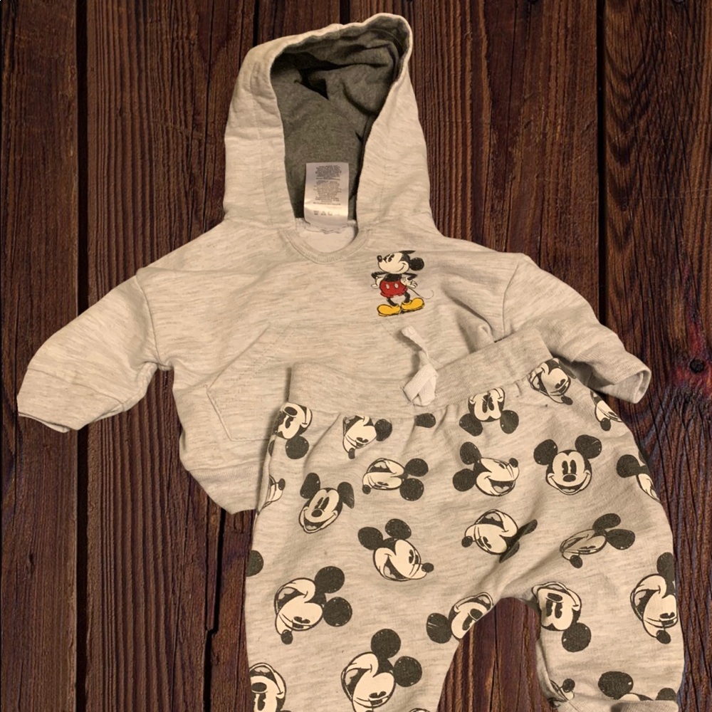 Mickey Mouse boy sweatsuit set 0-3 month
